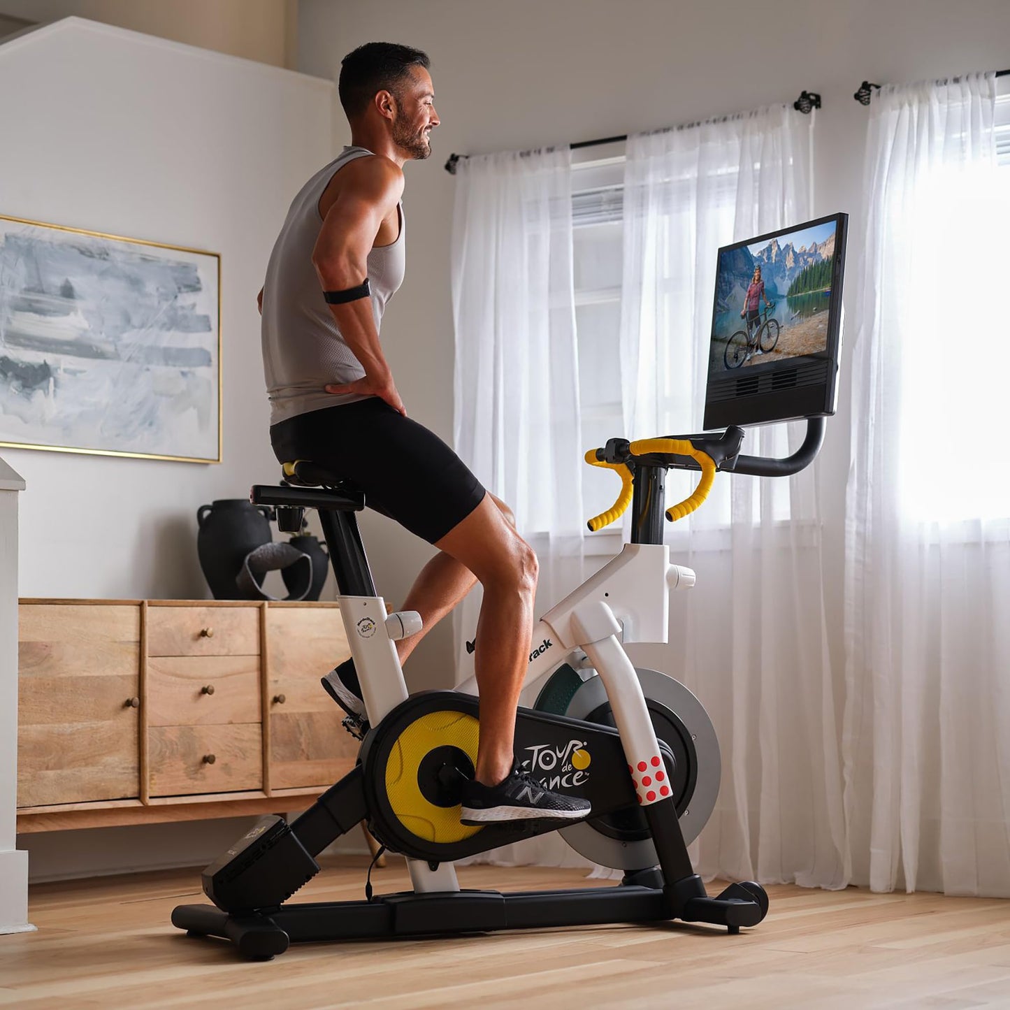 NordicTrack Tour de France Bike 24" Touchscreen, 24 Widerstandsstufen, iFIT Pro